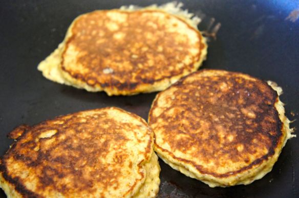 Flourless banana oatmeal pancakes